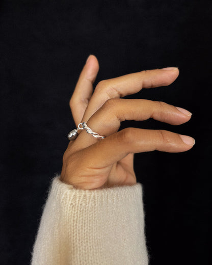 La Mélancolie No. 02 - Twisted Tahitian Keshi Pearl Ring