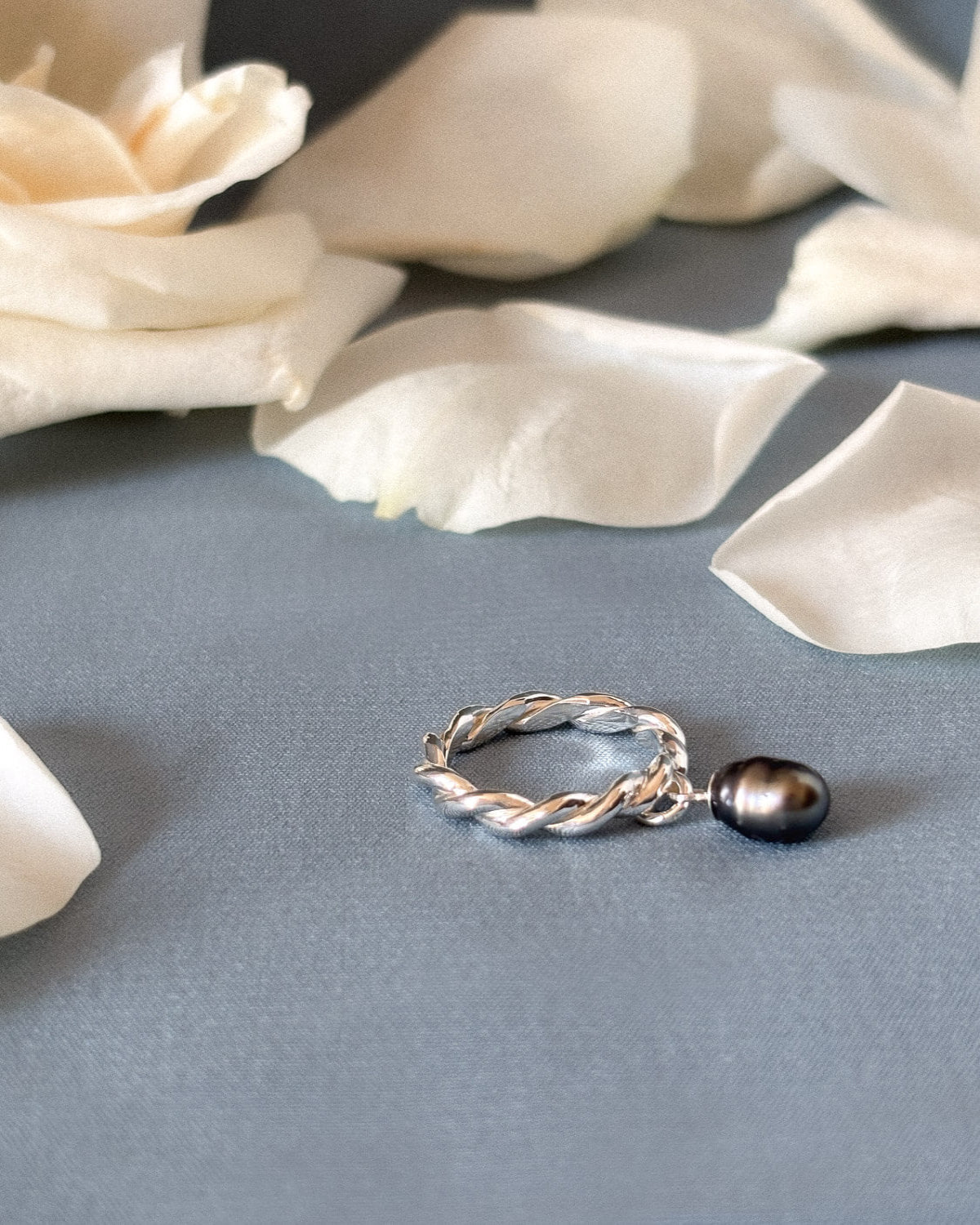 La Mélancolie No. 02 - Twisted Tahitian Keshi Pearl Ring